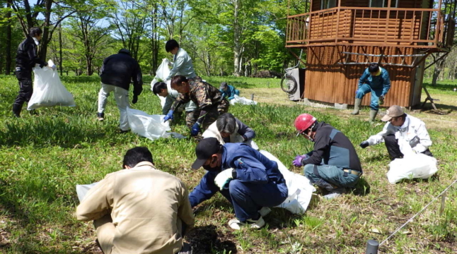 すずらん群生地の除草作業