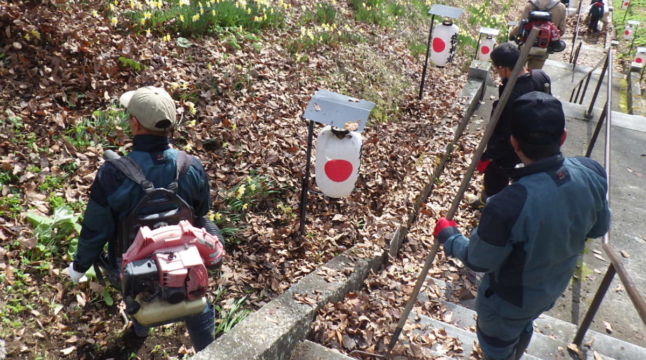 義経神社の清掃